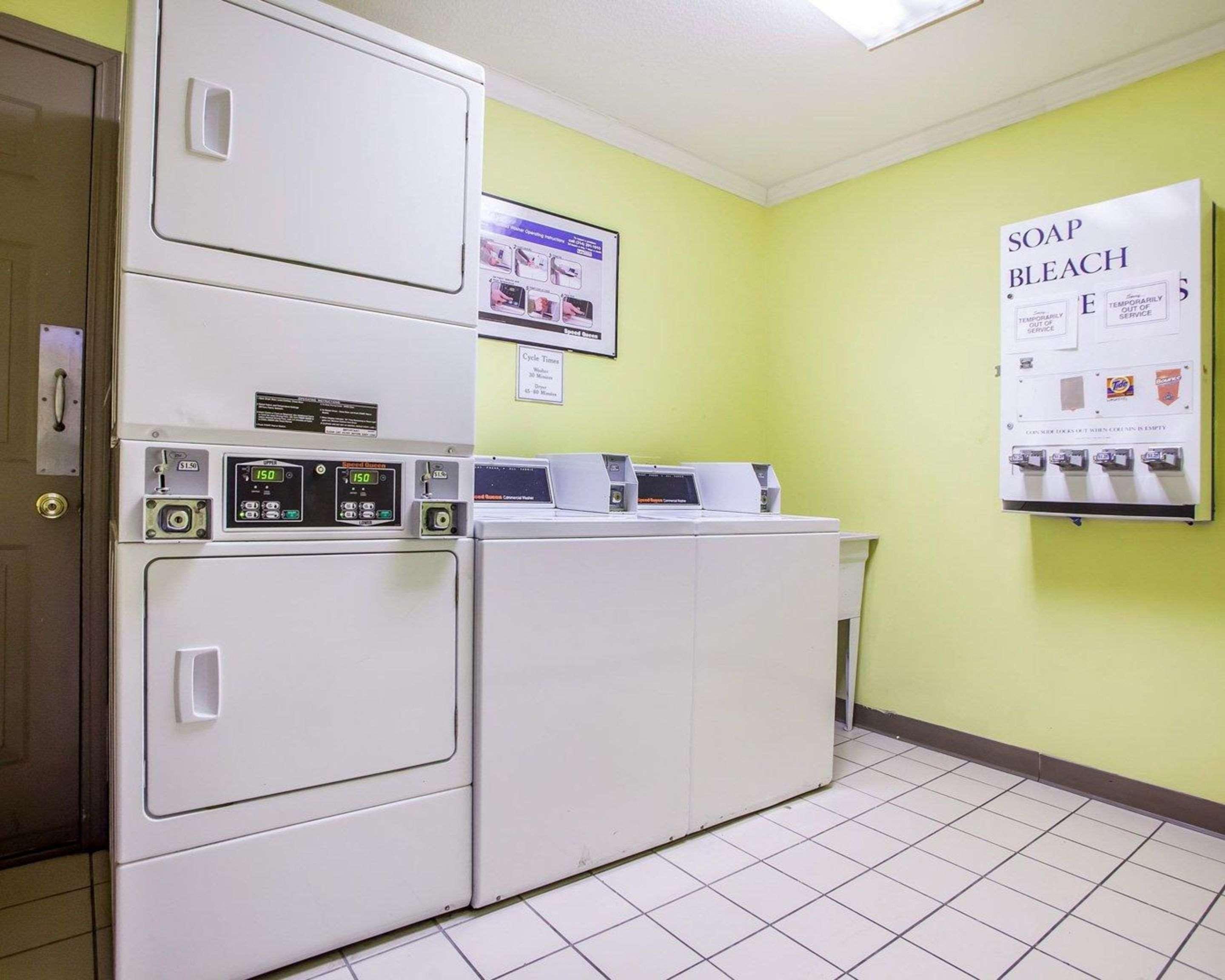 Quality Inn Airport Woodson Terrace Zewnętrze zdjęcie