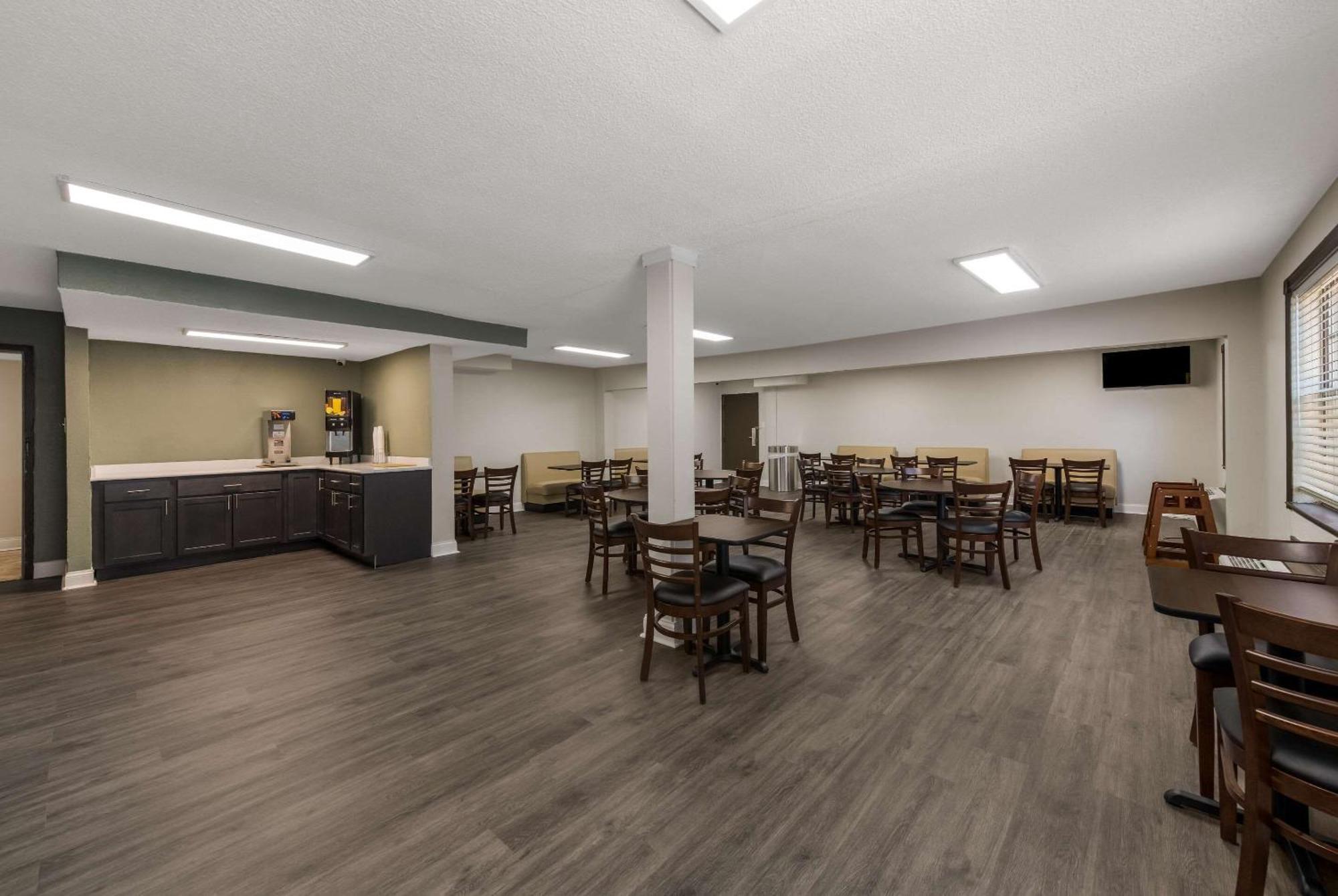 Quality Inn Airport Woodson Terrace Zewnętrze zdjęcie