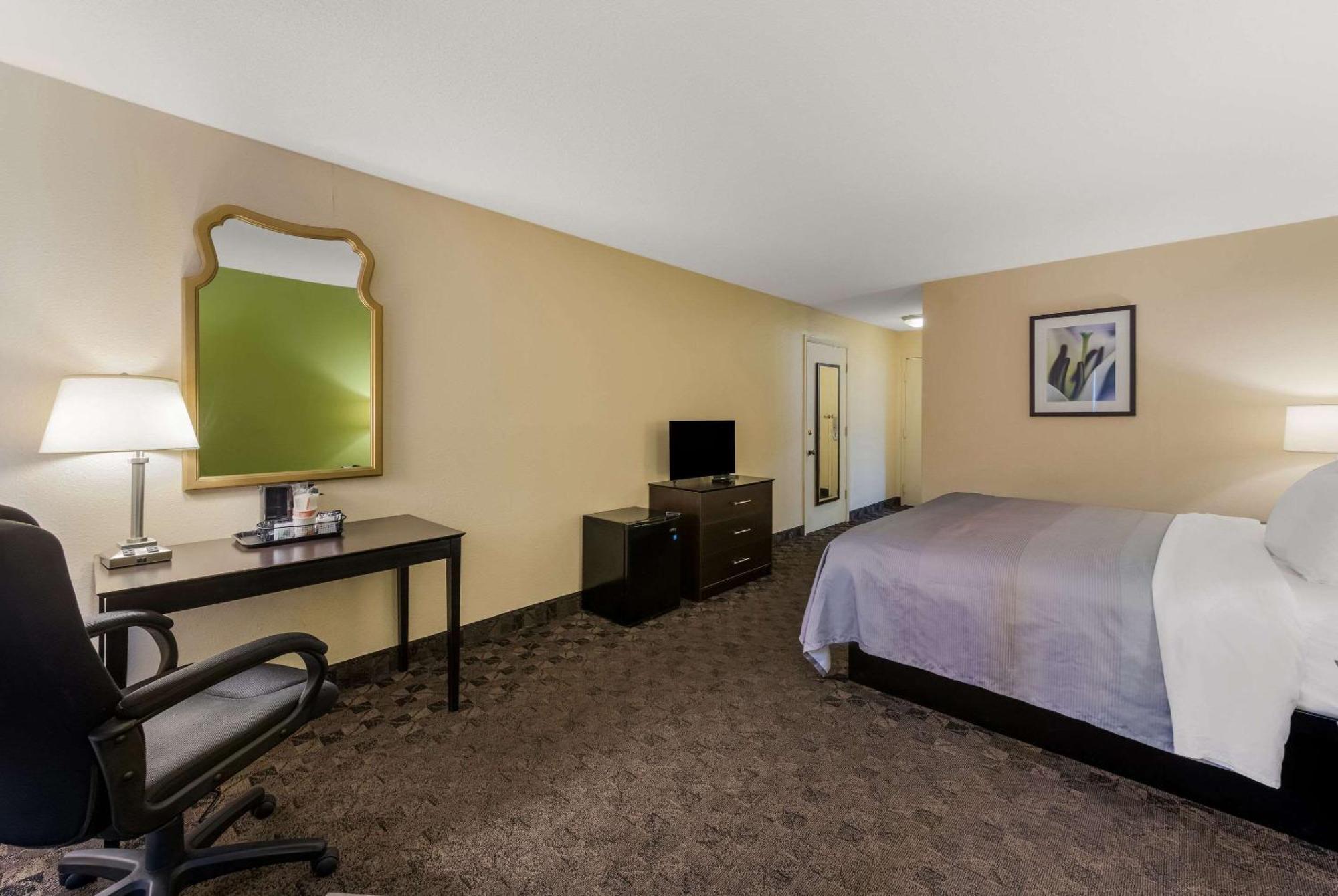 Quality Inn Airport Woodson Terrace Zewnętrze zdjęcie