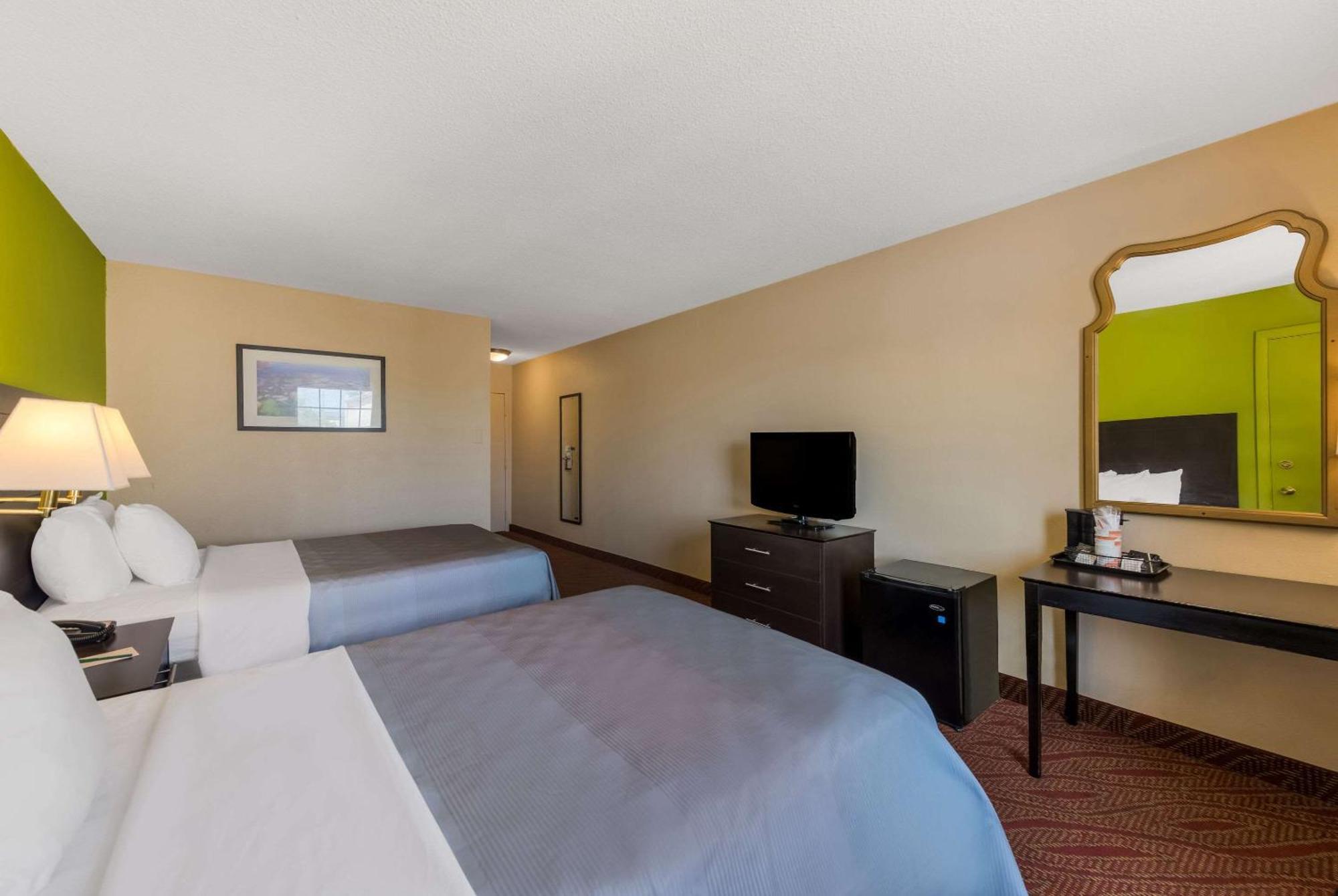 Quality Inn Airport Woodson Terrace Zewnętrze zdjęcie