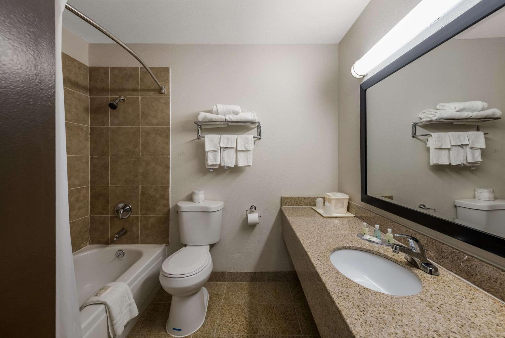 Quality Inn Airport Woodson Terrace Zewnętrze zdjęcie
